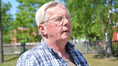 Eero Koli, ordförande för Hem och skola vid Karjaan yhteiskoulu. Politiker i Hangö.