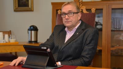 Denis Strandell är stadsdirektör i Hangö.