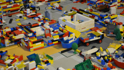 Legobitar på ett eftis