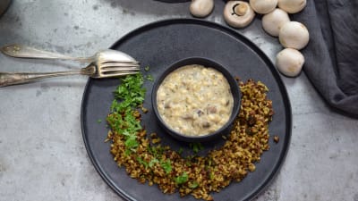 En portion mifuchampinjonsås