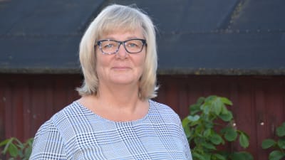 En blond kvinna med glasögon. Benita Öberg