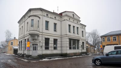 En äldre byggnad i sten.