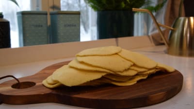 Ogräddade tortillas i ett kök