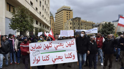 Tusentals arga libaneser marscherade nyligen genom centrum av Beirut med krav på att man snabbt får ihop en ny regering som kan tackla brännande problem.