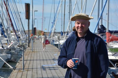 Hamnkapten Jan Sonntag i östra hamnen i Hangö.