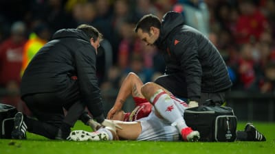Zlatan Ibrahimovic skadade sig illa i slutskedet av matchen mot Anderlecht.