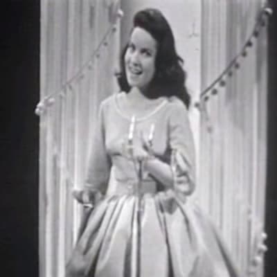 Jacqueline Boyer sjunger i Eurovisionen år 1960.