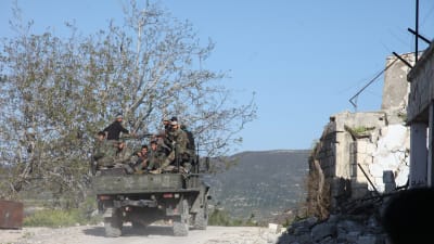 Syriska regeringssoldater på väg till fronten i provinsen Latakia vid Medelhavet