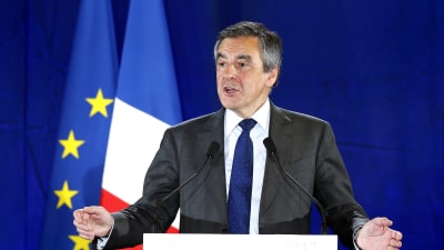 Högerkandidaten Francois Fillon krävde bl.a årliga invandrarkvoter då han höll valmöte i Nice på onsdag kväll