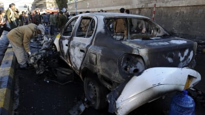 Skador efter en bililbomb i Jemens huvudstad Sanaa 7 januari 2015.