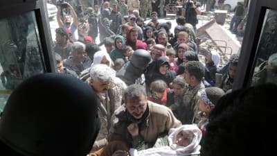 Hundratals civila flyr eller evakueras dagligen från Ghouta