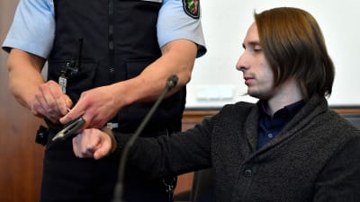 Den misstänkta  Sergej W. i fallet med bombattentat mot Borussia Dortmunds buss, i rätten i Dortmund den 19 mars 2018