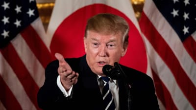 Trump höll ett tal vid en mottagning för japanska företagsledare så fort han anlänt till Tokyo på lördagen. 