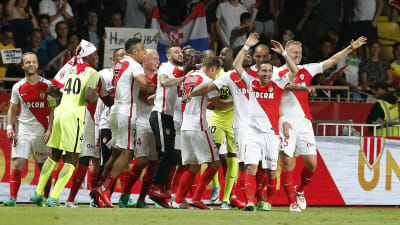 Monaco-spelarna firar franska mästerskapet.