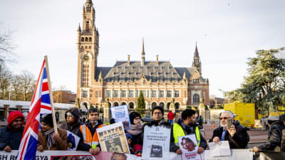 Demonstranter som stöder rohingyerna. Haag 10.12.2019 