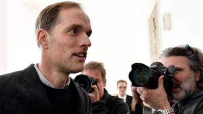 Borussia Dortmunds tidgare tränare Thomas Tuchel anländer till rätten som vittne, i Dortmund den 19 mars 2018.