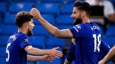Olivier Giroud och Jorginho jublar efter Chelseas mål mot Norwich.