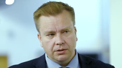 Försvarsminister Antti Kaikkonen