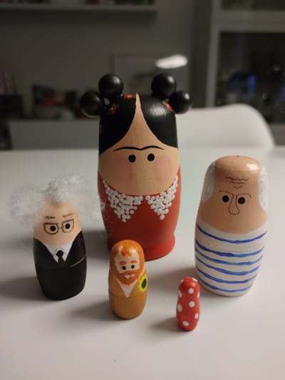 Målade träfigurer.