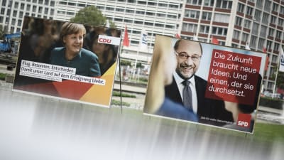 Valreklamer för Angela Merkel och Martin Schulz i Berlin inför det tyska förbundsdagsvalet i september 2017.