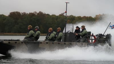 En av marinens G-båtar tillhörande Nylands brigad utanför Dragsvik, oktober 2022.