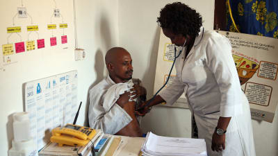 Patient undersöks för ebola.