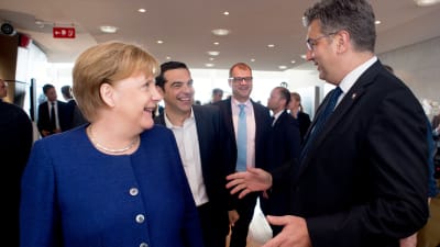 Angela Merkel, Alexis Tsipras och Juha Sipilä vid det inofficiella toppmötet i Bryssel söndagen 24.6.2018
