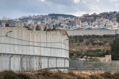 B’Tselem kritiserar Israel för att ha skapat fyra olika administrativa enheter där palestinier alltid är underställda judar, som kan röra sig fritt medan det krävs tillstånd för palestinier. Bilden är från Betlehem år 2018.