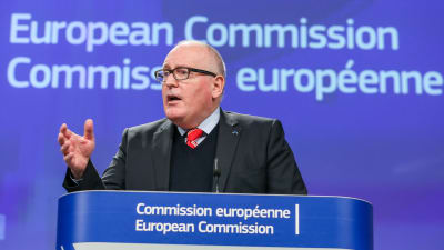 EU-kommissionens viceordförande Frans Timmermans kungjorde beslutet efter kommissionens möte i Bryssel