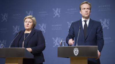 Norges statsminister Erna Solberg och utrikesminister Børge Brende håller presskonferens om uppgifterna om att IS mördat en norrman och en kines.
