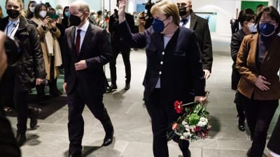 Merkel lähtee liittokanslerivirastosta