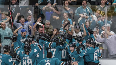 San Jose Sharks firar mål.