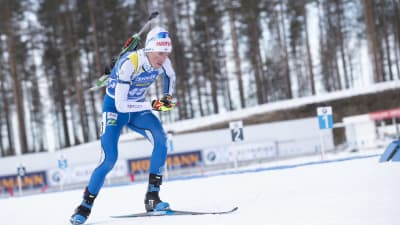 Tero Seppälä på skidor.