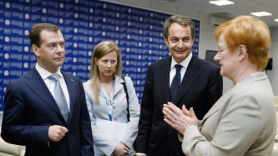 President Dimitrij Medvedev och Tarja Halonen träffades under det ekonomiska forumet i S:t Petersburg. Också spaniens premiärministerJosé Rodrígues Zapatero var med.