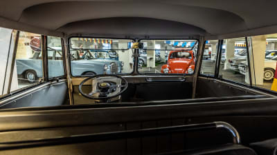 Vyn inifrån en VW minibuss