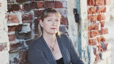 Kansanmuusikko Minna Raskinen kuvattuna Taidekeskus Antareksessa Sippolassa.