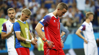 Kroatien spelade en VM-match mot Island samtidigt som polisen tog emot bombhot