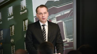 Försvarsminister Jussi Niinistö