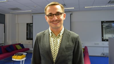 Ungdomsdirektören Tommi Laitio är oroad över segregerigen bland unga.