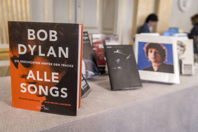 Bob Dylans böcker uppradade på utnämningen av Nobels litteraturpris.