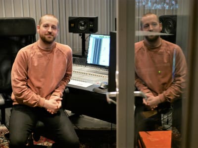 Ljudesigner Pontus Borg i sin studio i Helsingfors.