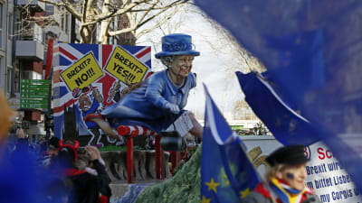 Drottning Elisabeth säger ja eller nej till brexit?