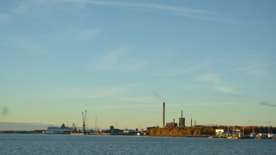 Vy över Vasklot hamn i Vasa.