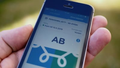 Helsingforsregionens trafiks biljettapp på en mobilskärm