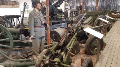 Dans automatkanon för luftvärn på Hangö frontmuseum.