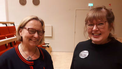 Stadsdirektör Kristina Stenman och finska arbetarinstitutets rektor Päivi Rosnell