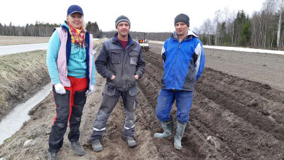 Nataliia Klymyk, Ruslan Klymyk och Vitalii Vakar från Ukraina jobbar i Ingå.