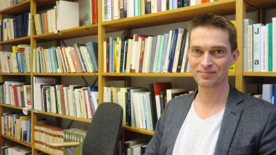 Anders Johansson är docent i litteraturvetenskap vid Umeå universitet.