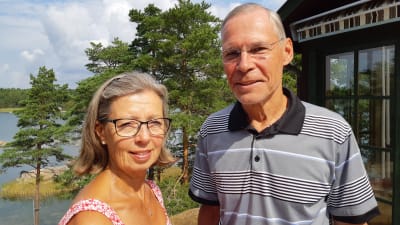 Ingrid och Martin Ahlman, oroliga föräldrar till sonen Gustav Ahlman som konverterat till katolicismen. Korpo augusti 2019.