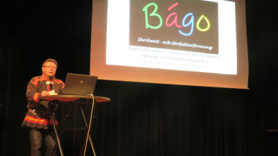 Nils-Henrik Sikku presenterar den samiska skribent- och författarföreningen Bágo